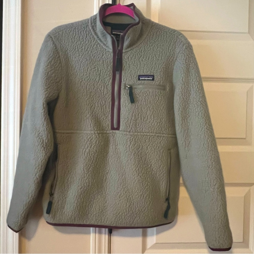 Patagonia Grey fleece sz Small with purple trim.